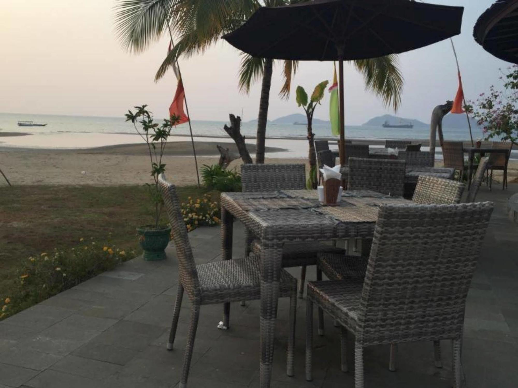 Luwansa Beach Resort Labuan Bajo Kültér fotó