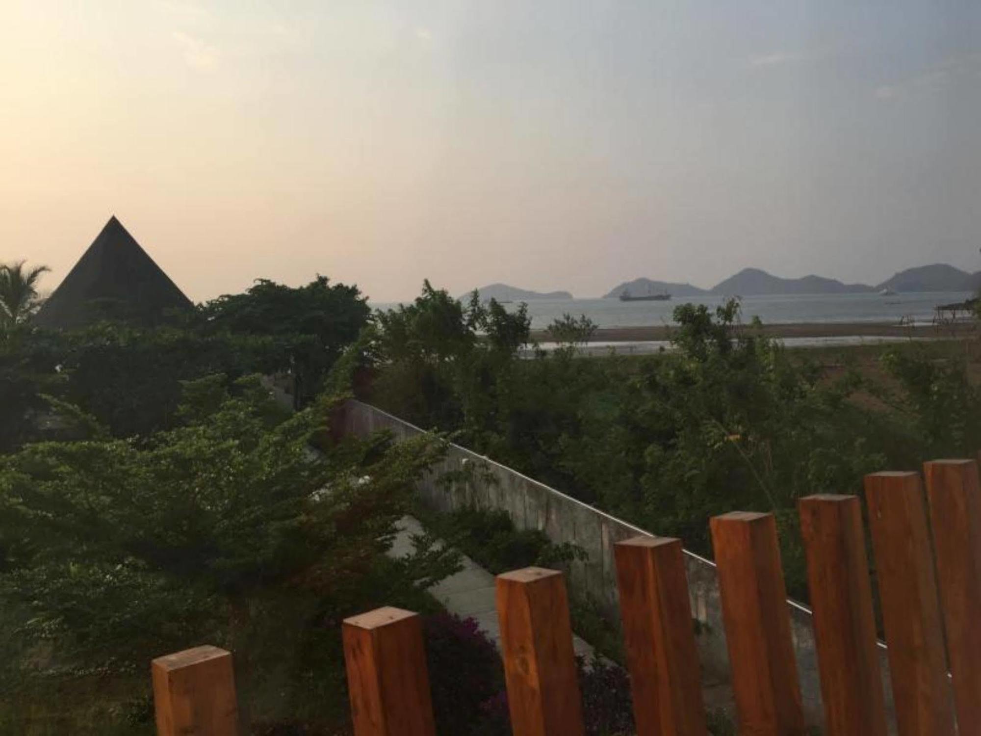 Luwansa Beach Resort Labuan Bajo Kültér fotó