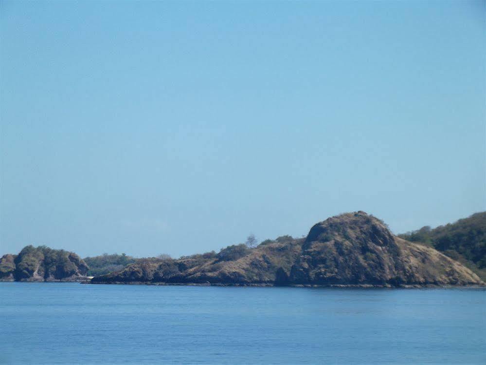 Luwansa Beach Resort Labuan Bajo Kültér fotó